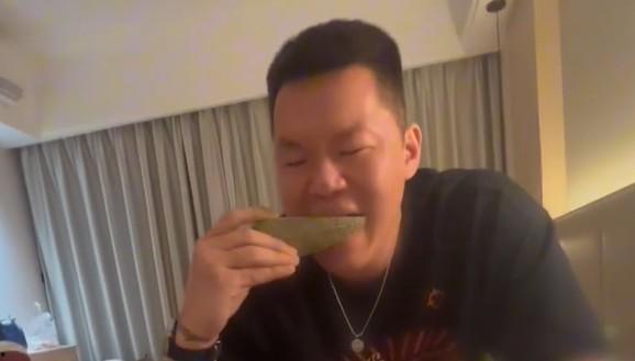 自爆吃瓜视频,揭秘网络热点的背后真相