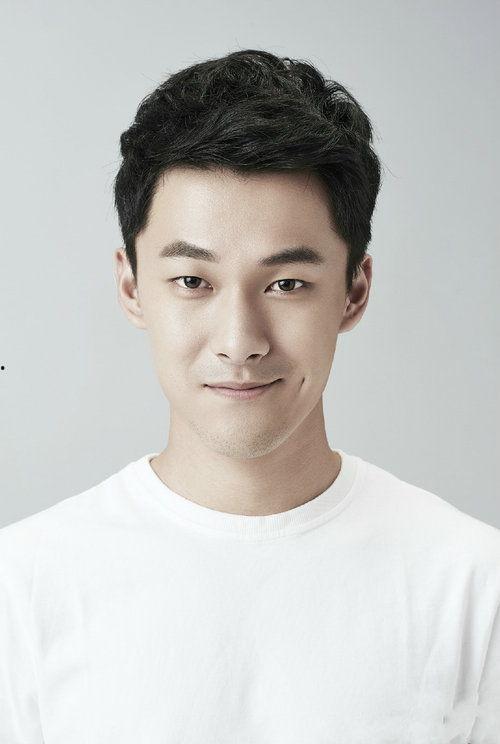 女人梦到草根男明星,揭秘梦境背后的神秘寓意