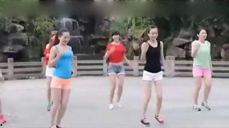 网红的热门广场舞小苹果,全民热舞潮流，舞动青春风采