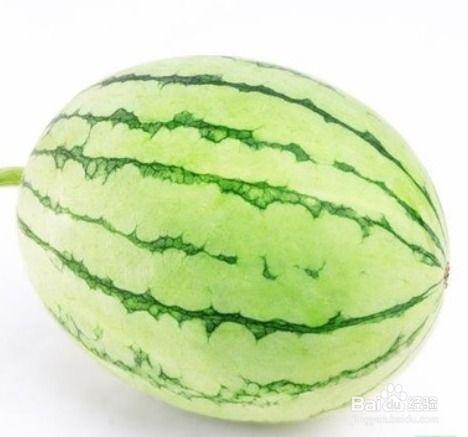 桐城野外吃瓜,夏日休闲新体验