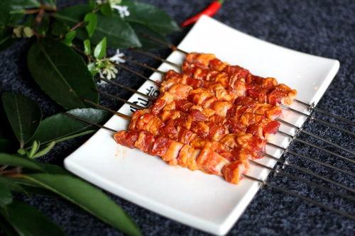 网红爆款烤串图片,香气四溢的街头美食盛宴