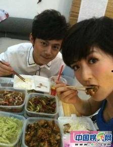 明星吃盒饭海报