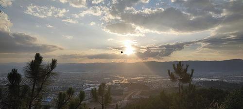 乌鲁木齐看夕阳网红打卡